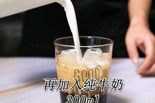 鹿角巷同款黑糖鹿丸鲜奶的做法(小兔奔跑饮品培训)的做法图解4