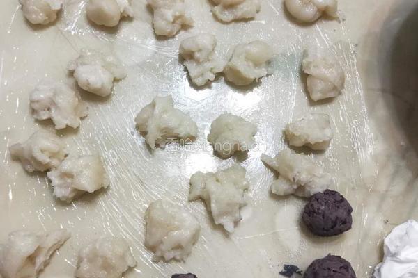 雪媚娘蛋黄酥的做法图解4