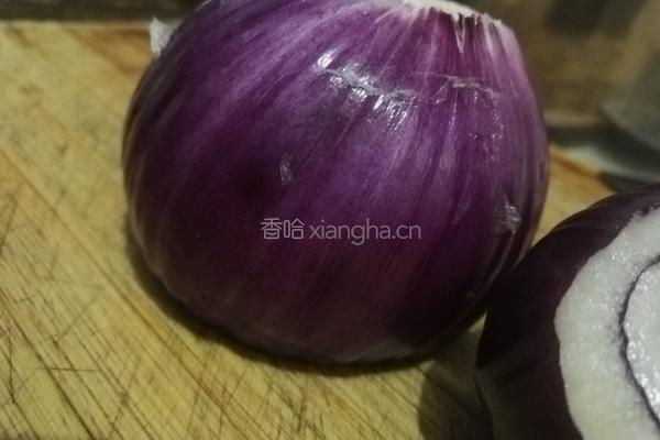 圆葱丸子的做法图解1