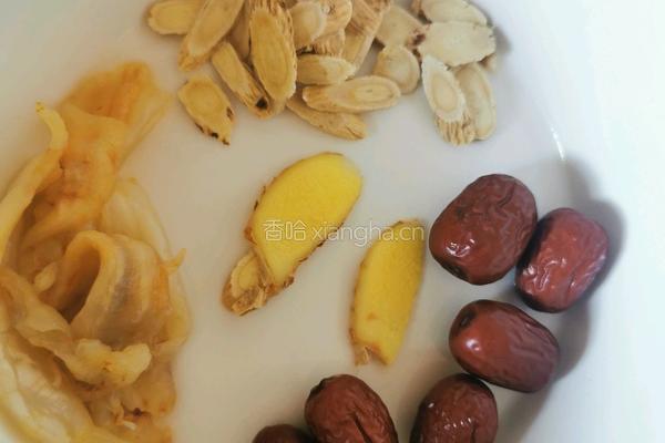 红枣花胶炖鸡汤的做法图解5