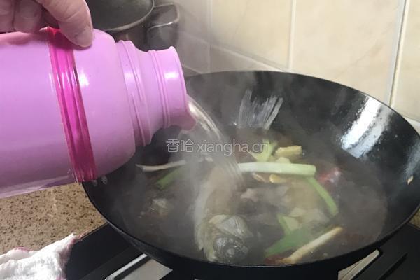 烧鲫鱼的做法图解4