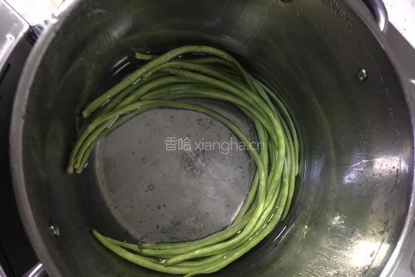 绿瘦红肥(豆角酿肉）的做法图解2
