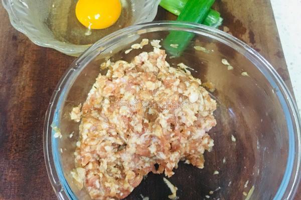 绿瘦红肥(豆角酿肉）的做法图解6