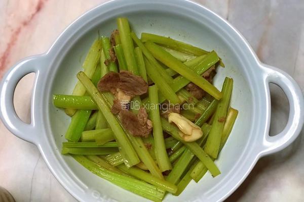 西芹炒牛肉的做法图解5
