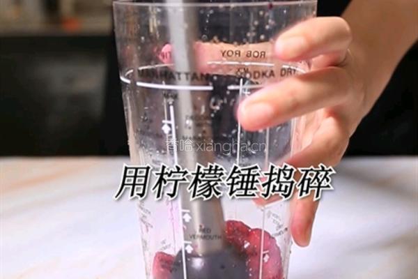 红颜火龙果的做法(小兔奔跑饮品培训)的做法图解2
