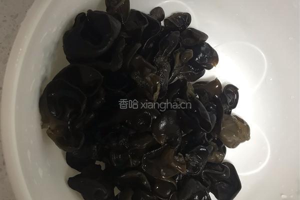 醋溜木耳白菜的做法图解3