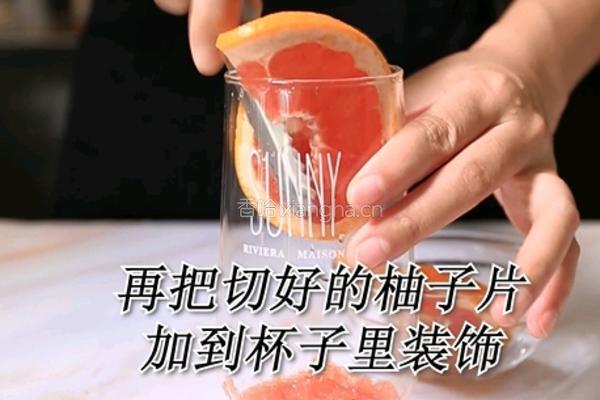 喜茶同款满杯红柚的做法(小兔奔跑饮品培训)的做法图解2