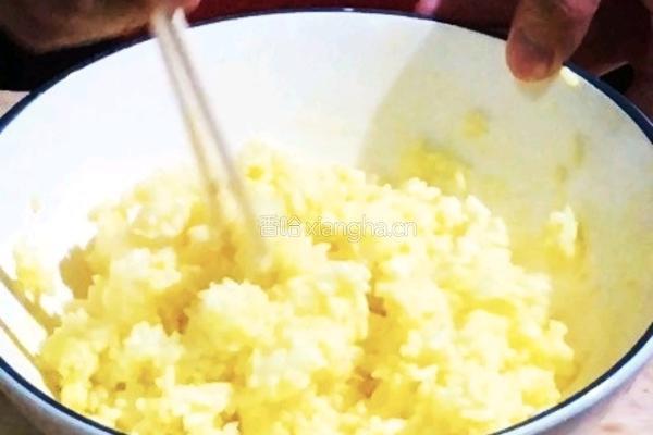 广式黄金炒饭的做法图解4