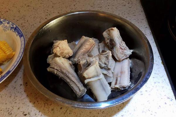 玉米排骨汤的做法图解3