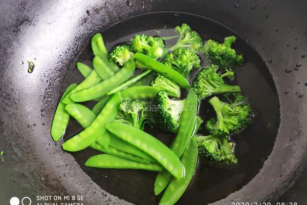 鲜蔬炒意面的做法图解3