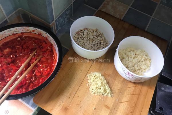 开胃辣椒酱的做法图解1