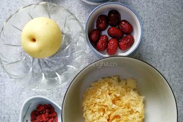 银耳莲子雪梨羹(砂锅版)的做法图解1