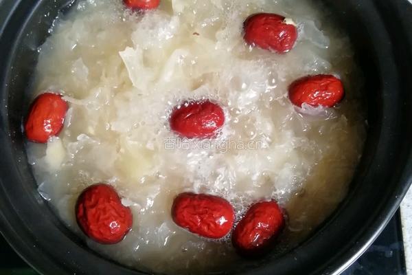银耳莲子雪梨羹(砂锅版)的做法图解4