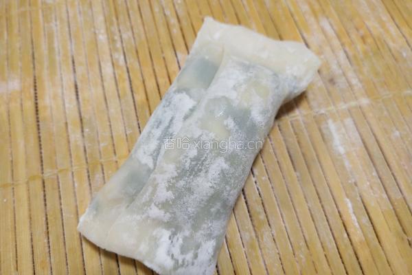 韭菜素小锅贴的做法图解2