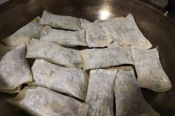 韭菜素小锅贴的做法图解4
