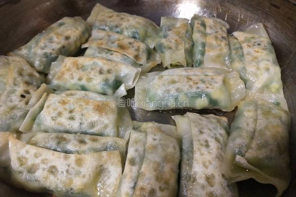 韭菜素小锅贴的做法图解5