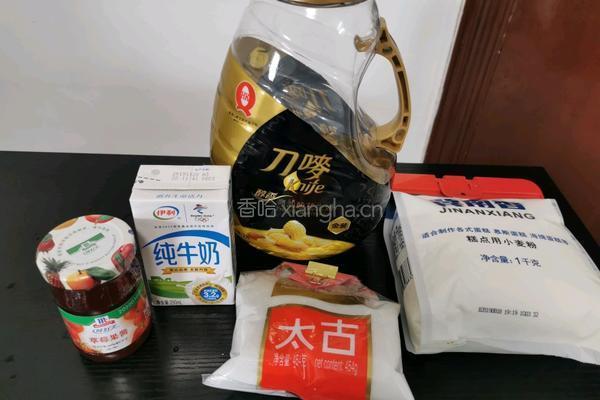 草莓卷的做法图解1