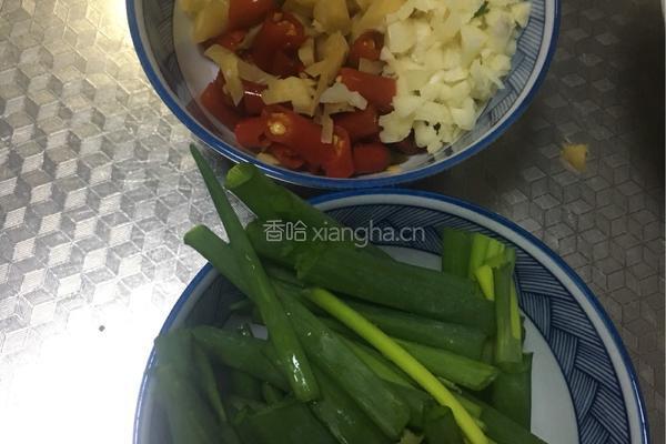 泡椒红烧鱼的做法图解1