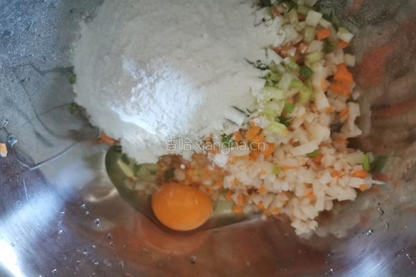 胡萝卜莲藕饼的做法图解2