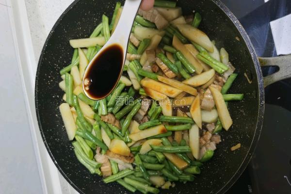 五花肉豆角土豆焖面的做法图解5