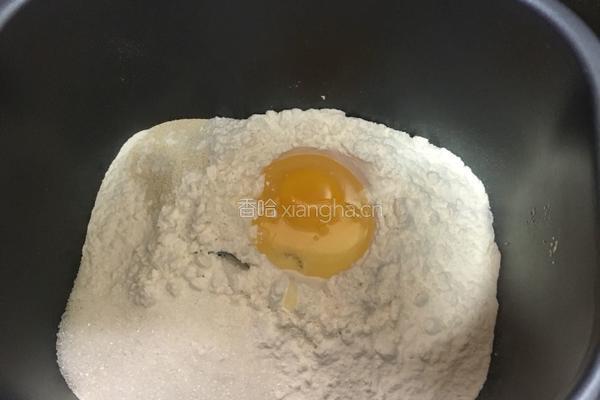 火腿肉松面包的做法图解1