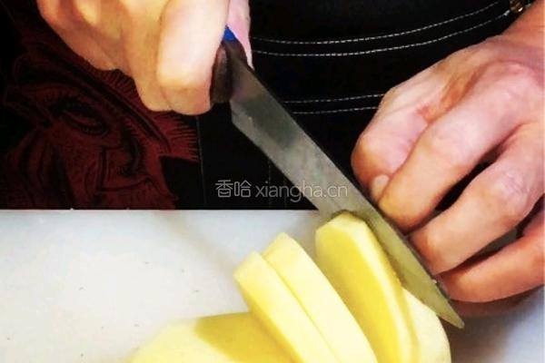 土豆条烧西兰花的做法图解2