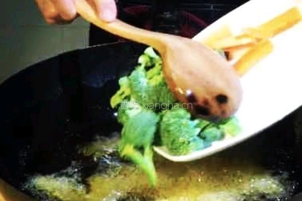 土豆条烧西兰花的做法图解6