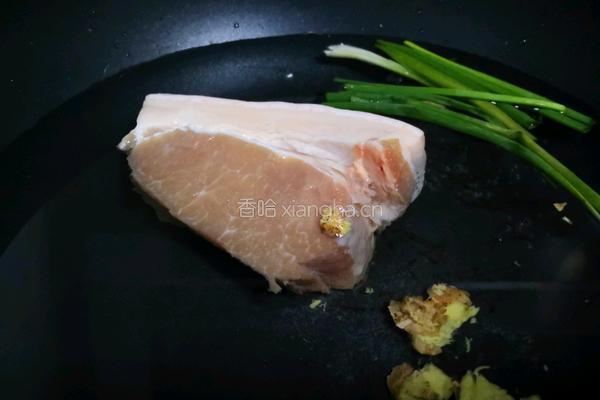 莲白回锅肉的做法图解1