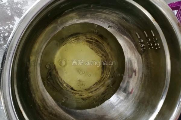 酸奶戚风蛋糕的做法图解3