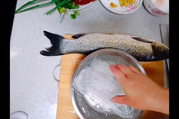 酸菜鱼的做法图解2