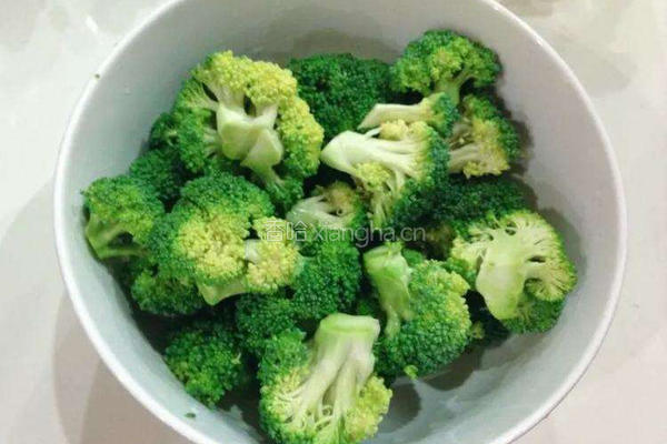 香菇西蓝花（减肥好吃）的做法图解2