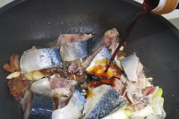 经典家常蒜苔鲅鱼的做法图解8