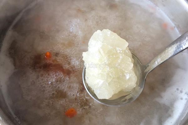 牛奶桃胶银耳羹的做法图解3