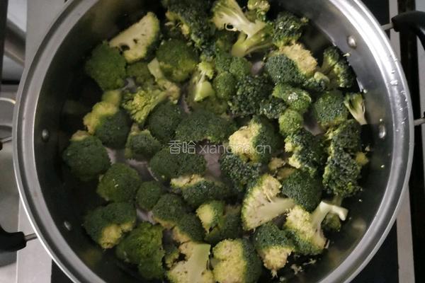 凉拌西蓝花的做法图解3