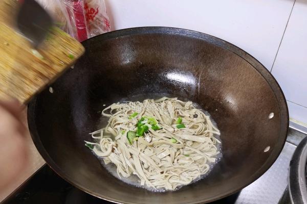 青菜烧百叶的做法图解3