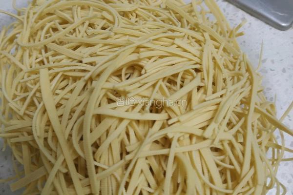 3分钟快手菜圆葱拌千张(干豆腐)的做法图解2