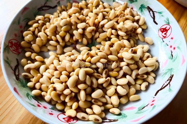 黄豆焖猪蹄的做法图解2