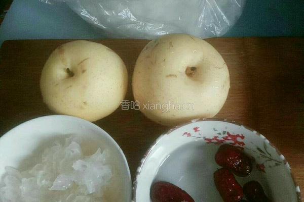 冰糖雪梨的做法图解1