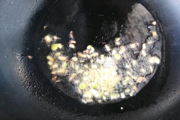 西芹炒肉的做法图解2
