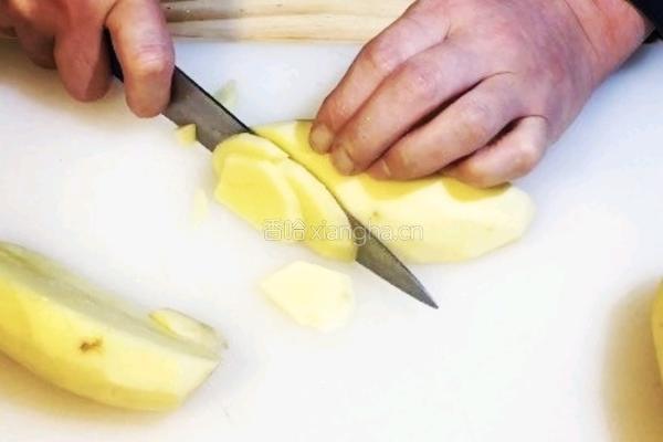干锅土豆片的做法图解1