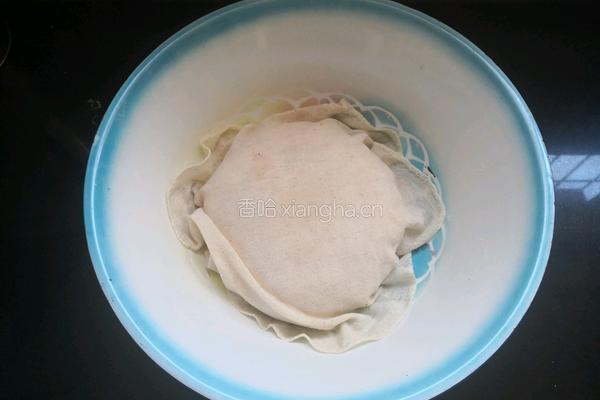 木耳胡萝卜水饺的做法图解1