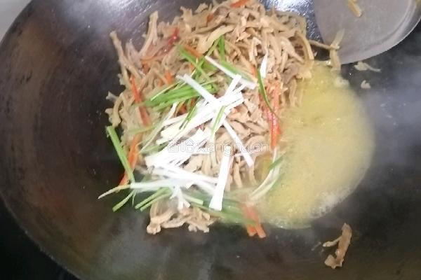 肉丝煨笋干的做法图解8