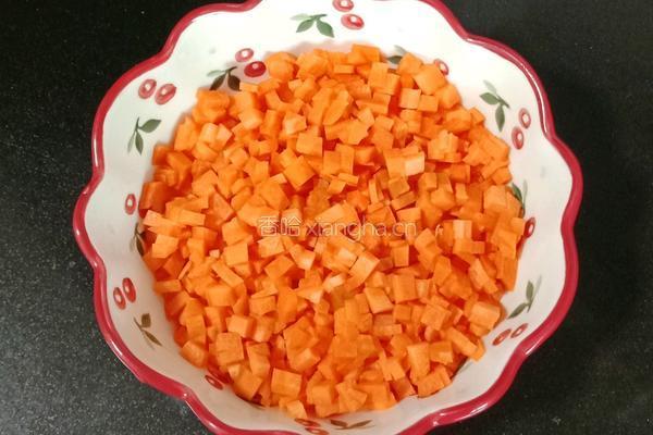 木耳胡萝卜蛋炒饭便当的做法图解3