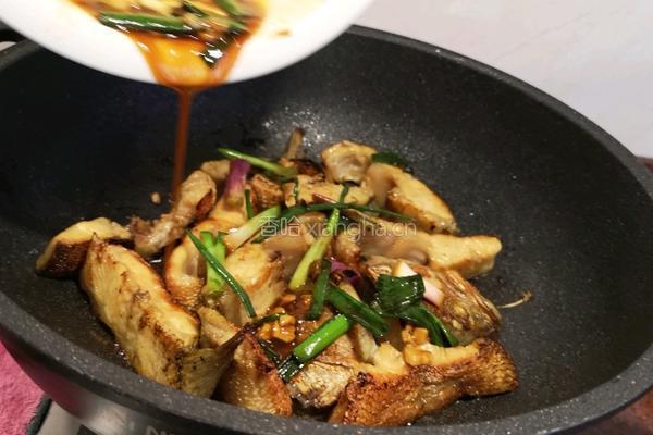 锅焗鲈鱼的做法图解7