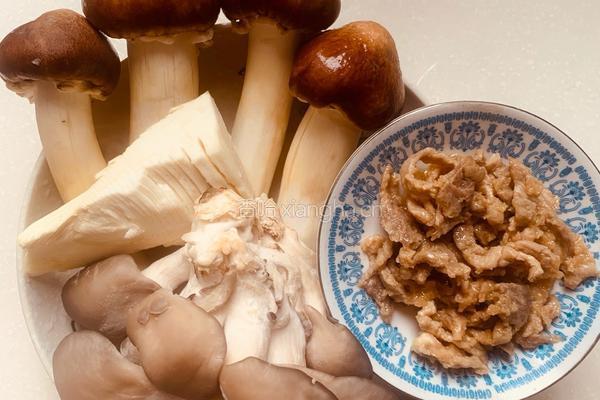 大球盖菇鲜笋炒肉片便当的做法图解2