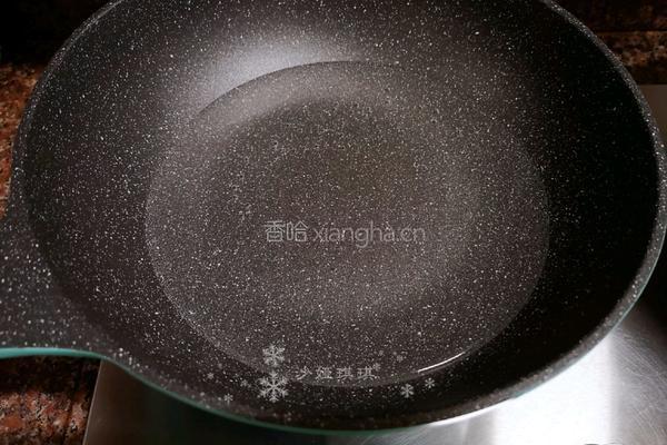 银耳炒菜花的做法图解5