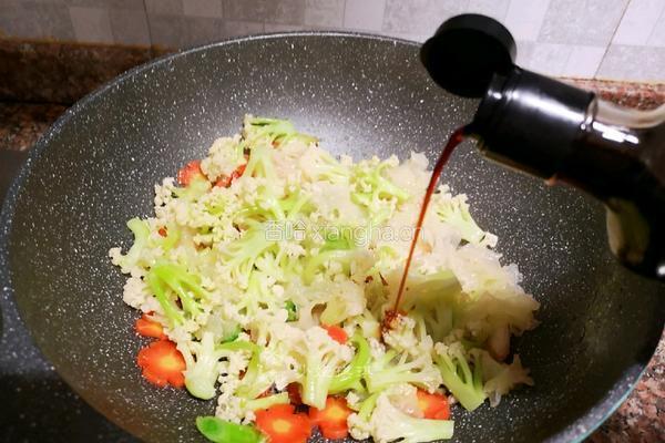 银耳炒菜花的做法图解10