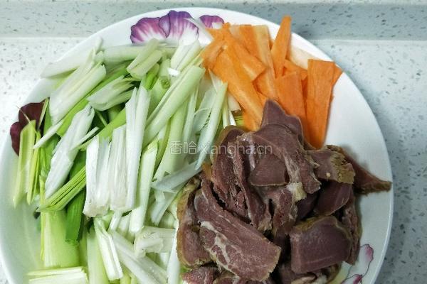 蒜苗牛舌的做法图解1