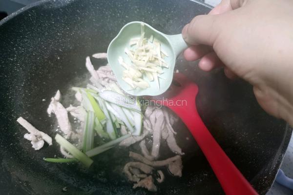 青椒肉丝玉子烧便当的做法图解3