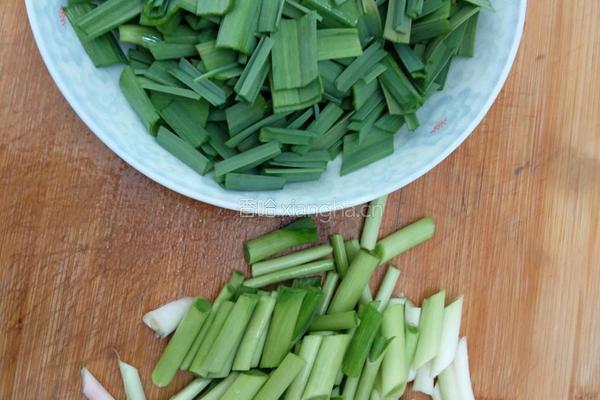 蒜苗炒豆腐便当的做法图解1